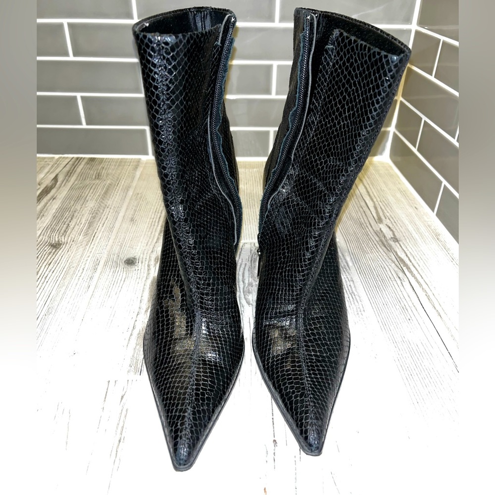 Linea Paolo black leather pointed toe bootie size 8.5